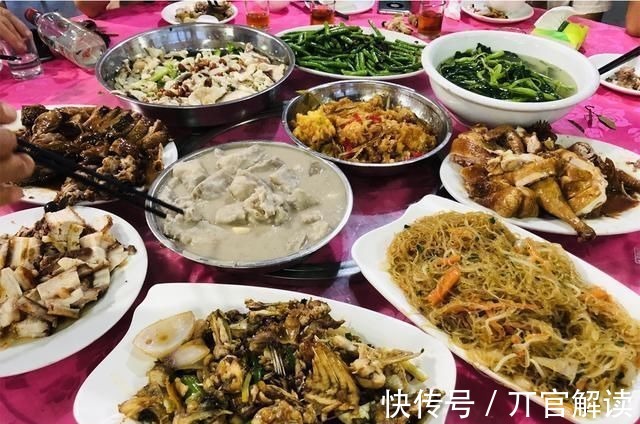 岳父生日摆寿宴,在农村这10菜1汤不到400块,大家来看看值不值吧