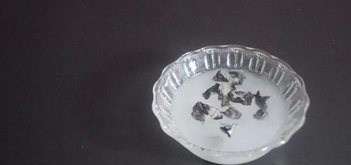  泡木耳，很多人第一步就错了，饭店厨房教我一诀窍，泡的又大又软