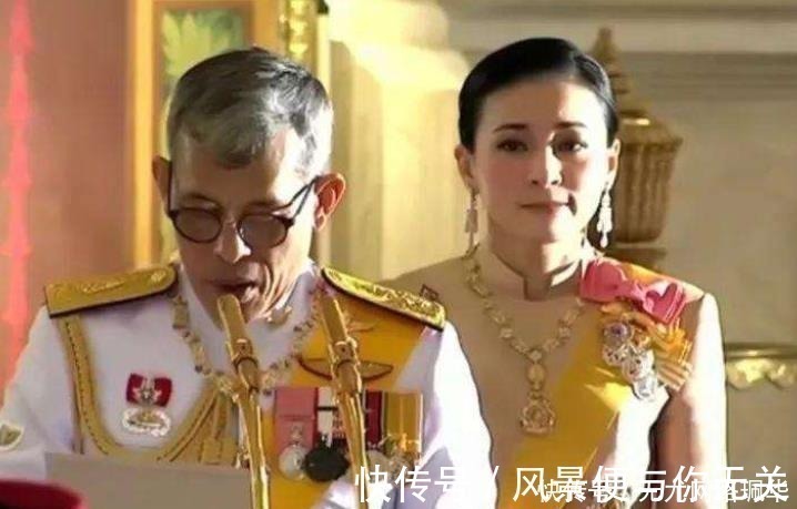 王室#42岁苏提达苦尽甘来,终于跟泰王并肩而坐,隐忍多年才母仪天下