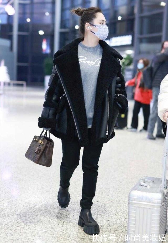 阔腿裤 真替阿娇捏把汗!宽松毛衣配阔腿裤走机场,穿成1米5小个子