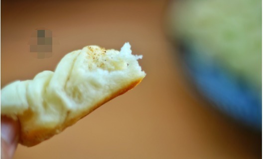 花卷新做法,简单一做就特好吃,底酥脆上暄软,比蒸着吃香多了