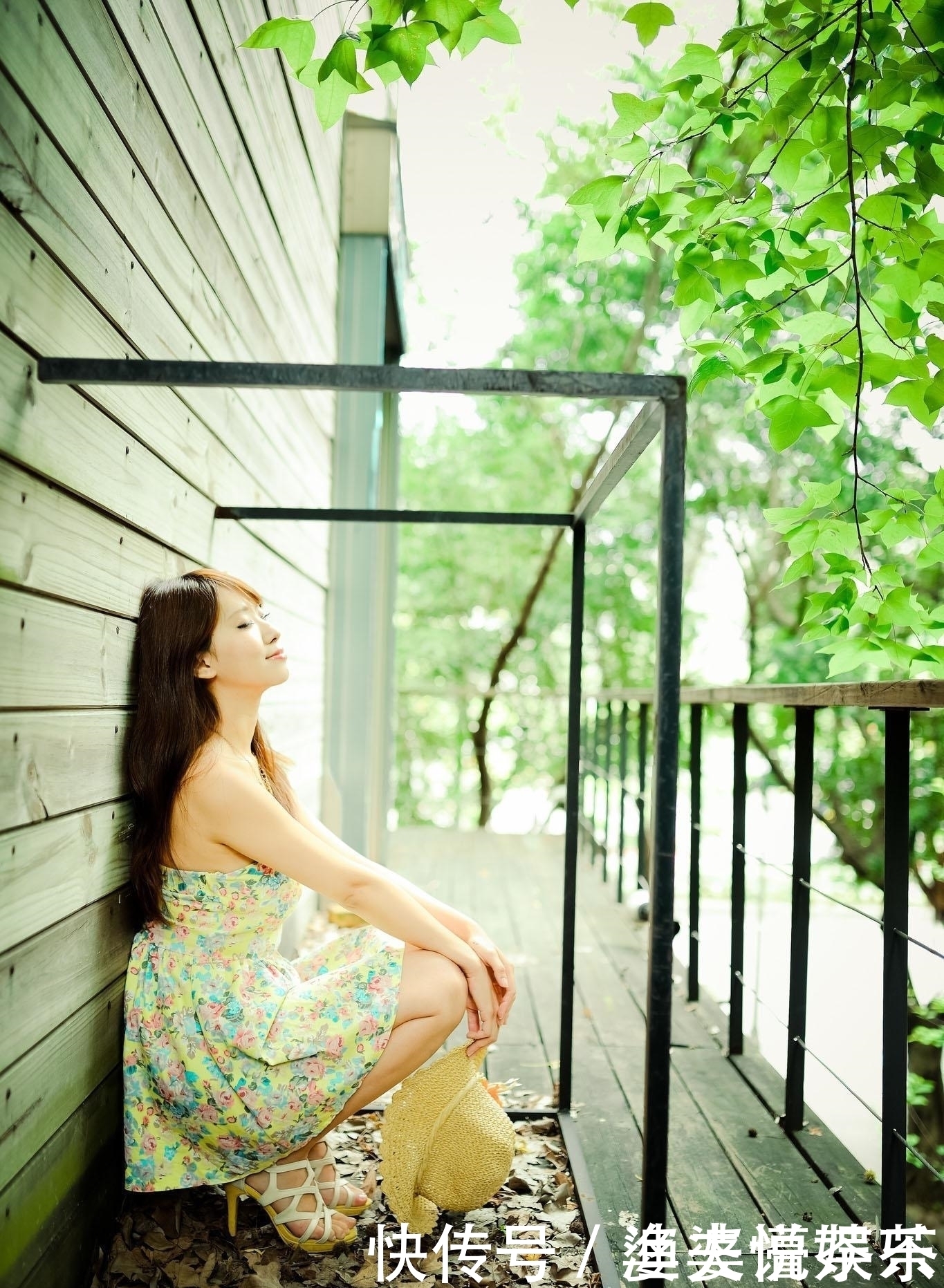 时尚穿搭推荐:时尚美女唯美写真,青春、靓丽,简直美爆了