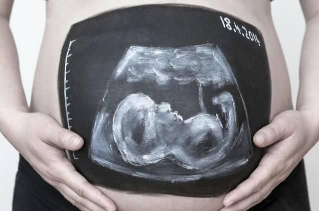 单亲妈妈|不想结婚但想要孩子，砸50万生5国混血儿的单亲妈妈，现在咋样了？