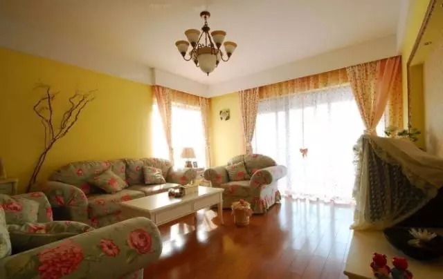 颜色|装修地板，“深色”还是“浅色”好？装完2套房，选错果然掉档次