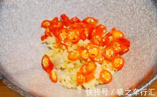 茄子|炒茄子，茄子先下锅炒就不错了！教你个新做法，茄子不吸油不发黑