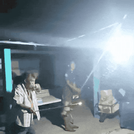 |搞笑笑话,动图:大哥是从阿三那边进修了吧!