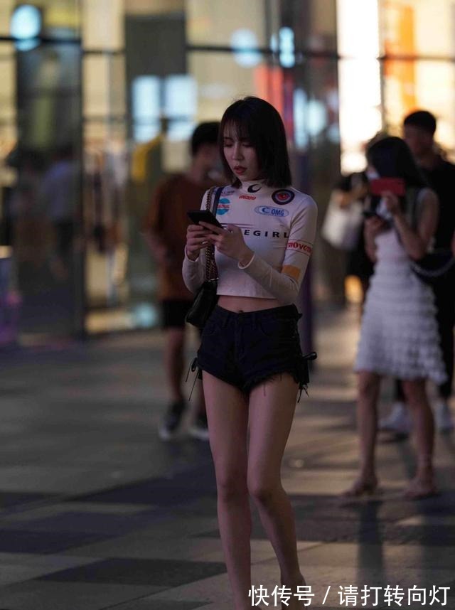 穿搭 瑜伽裤遮肉的穿搭秘籍,少不了休闲裤装的修饰,仪态典雅!