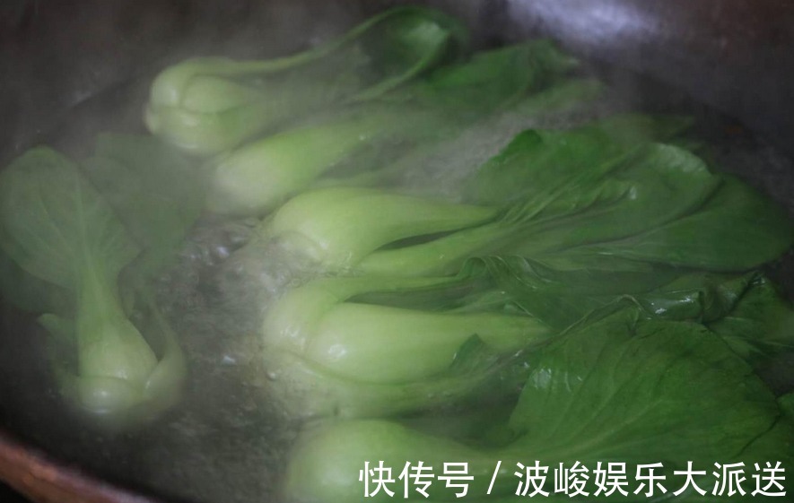 炒青菜|无论炒哪种青菜,不要直接炒!记住4点,翠绿不出水,香嫩又入味