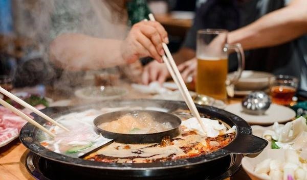 饮食习惯|高血压是吃出来的，医生再三叮嘱，四种食物早撤下餐桌，血压更稳