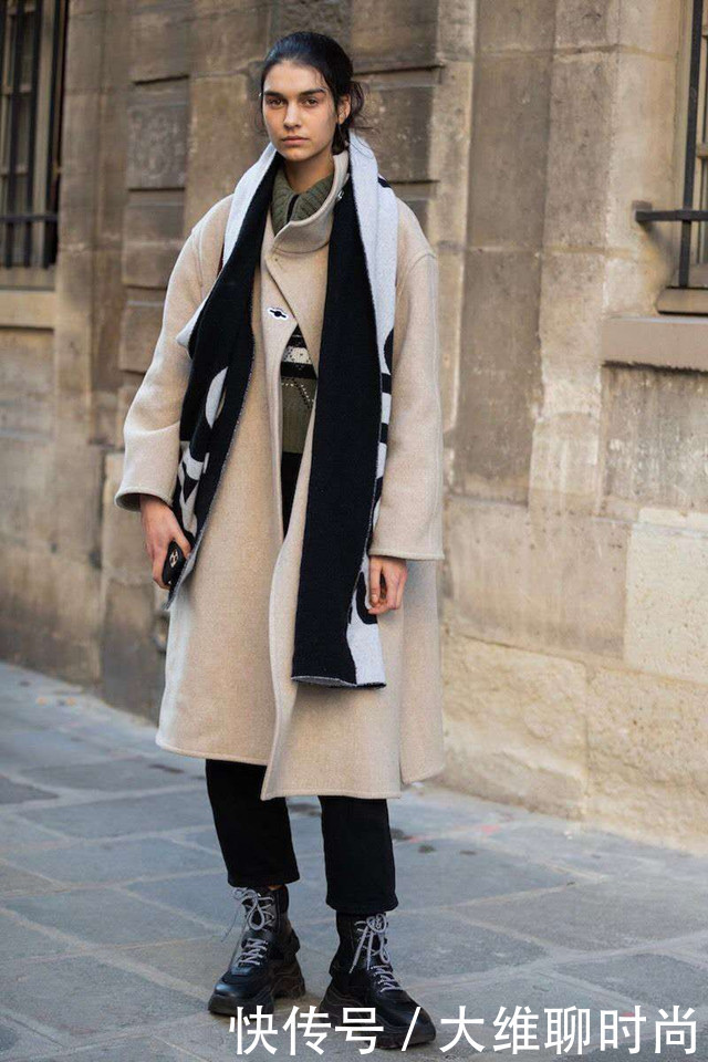 外套+围巾不怕不会戴,只怕配错色,学会巧配色才能增添好气质