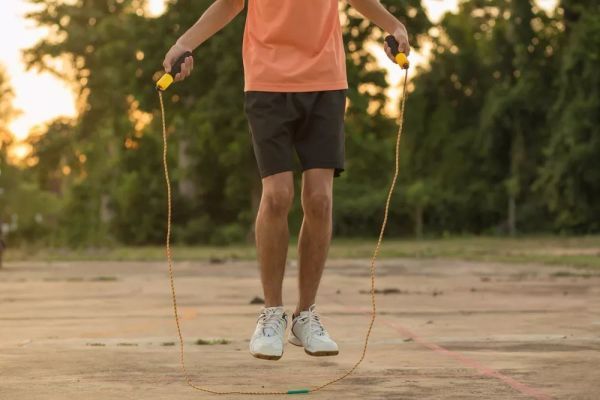 赘肉|坐着瘦肚腩、睡着瘦一圈3招让你赘肉一斤斤地掉！