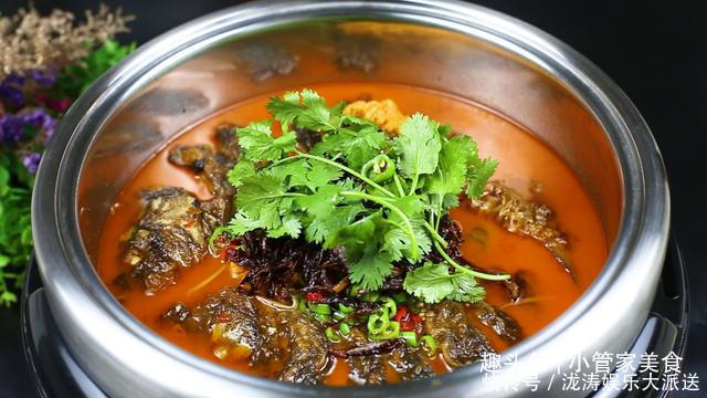 大厨|大厨教你葱香鱼火锅,做法简单,鱼肉鲜香入味,实在太好吃了