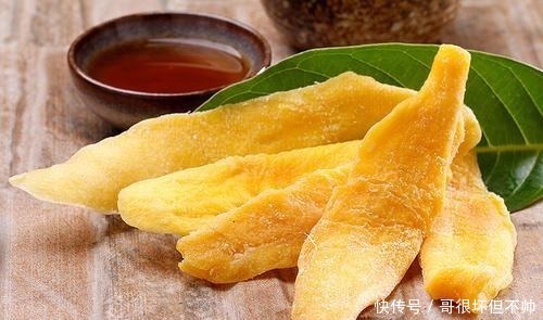 奶酪棒|这些看似营养的食品,正在“偷走”孩子健康,制作环境堪比垃圾场