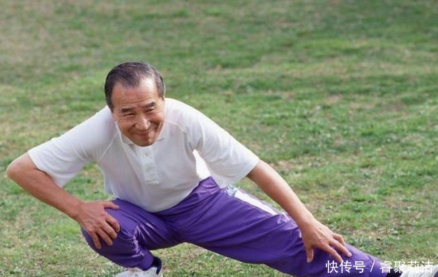 老年人|经常散步对身体有什么好处?建议:50岁以后,散步时牢记这两点