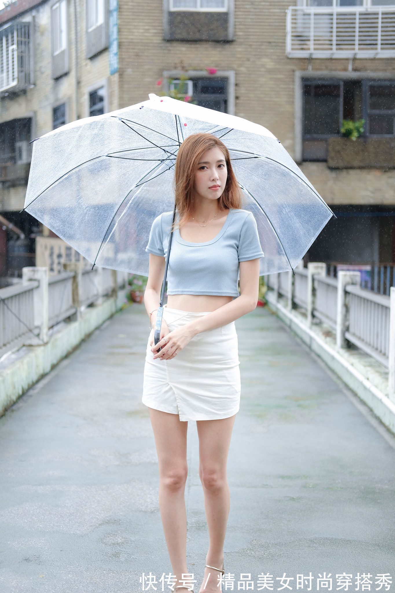 浅色|高温的季节，穿点浅色系清新点的衣服，看起来会更加的清爽哦！