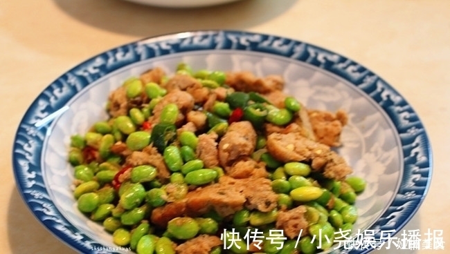 美味|爸爸下厨做的晚餐,普通食材美味下饭,比在饭店吃还解馋