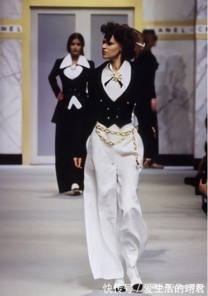 连体裤 香奈儿设计师眼光真厉害93年设计的衣服,至今仍流行,不服不行
