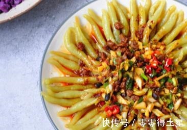 秋天要多吃这个菜,不用炒不凉拌上锅蒸一蒸,上桌汤汁都不剩!