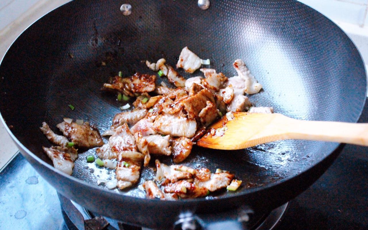 这样做出来的炒肉味道一级棒，一点也不输于饭店，又辣又开胃