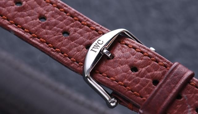 吕燕 女表新选择,看看IWC万国首款配备双圈表带的作品