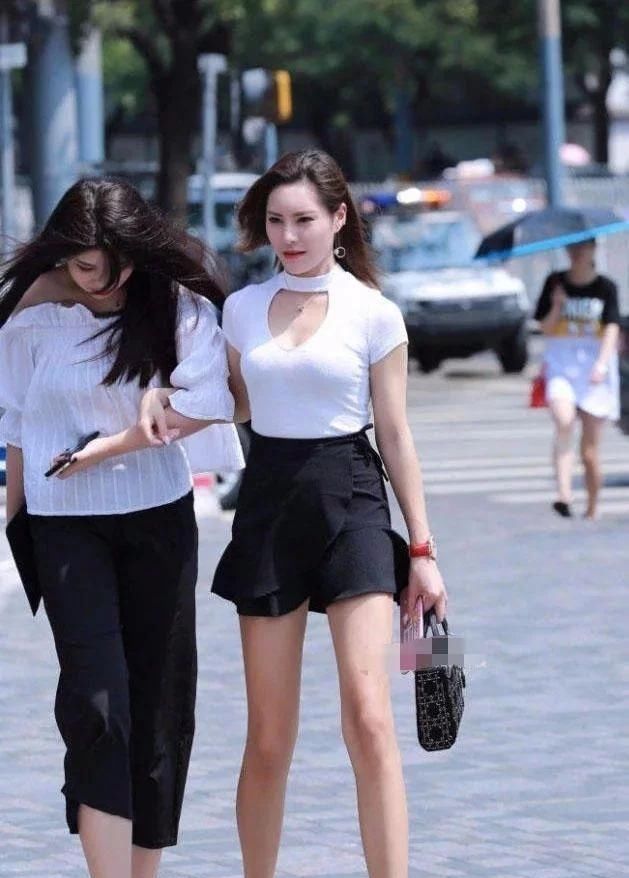 街拍漂亮姐姐长得这么美，不去当明星可惜了