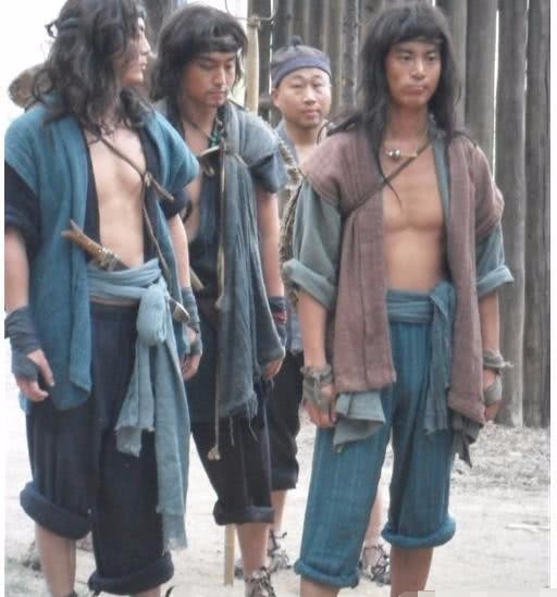 英雄好汉|水浒传中结局最好三人、除了叛依佛门的武松、还有一位当上了国王