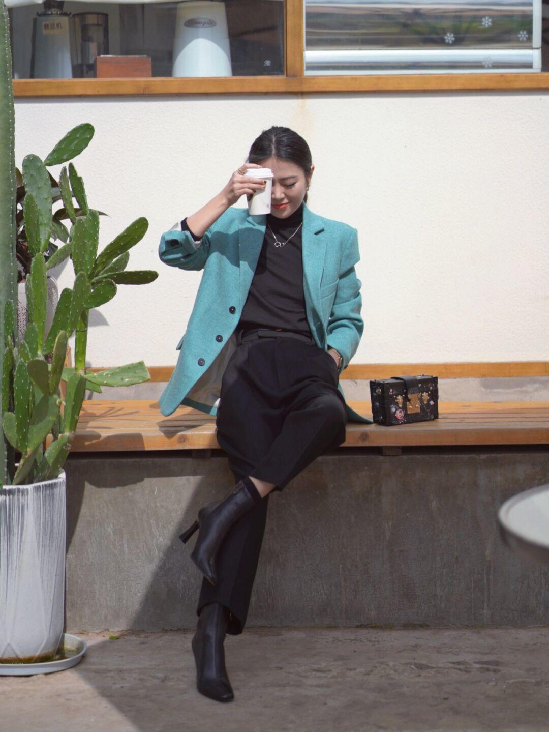 保暖|这个秋冬流行“西装叠穿”,让职场OL也能兼顾保暖与时尚,超好看