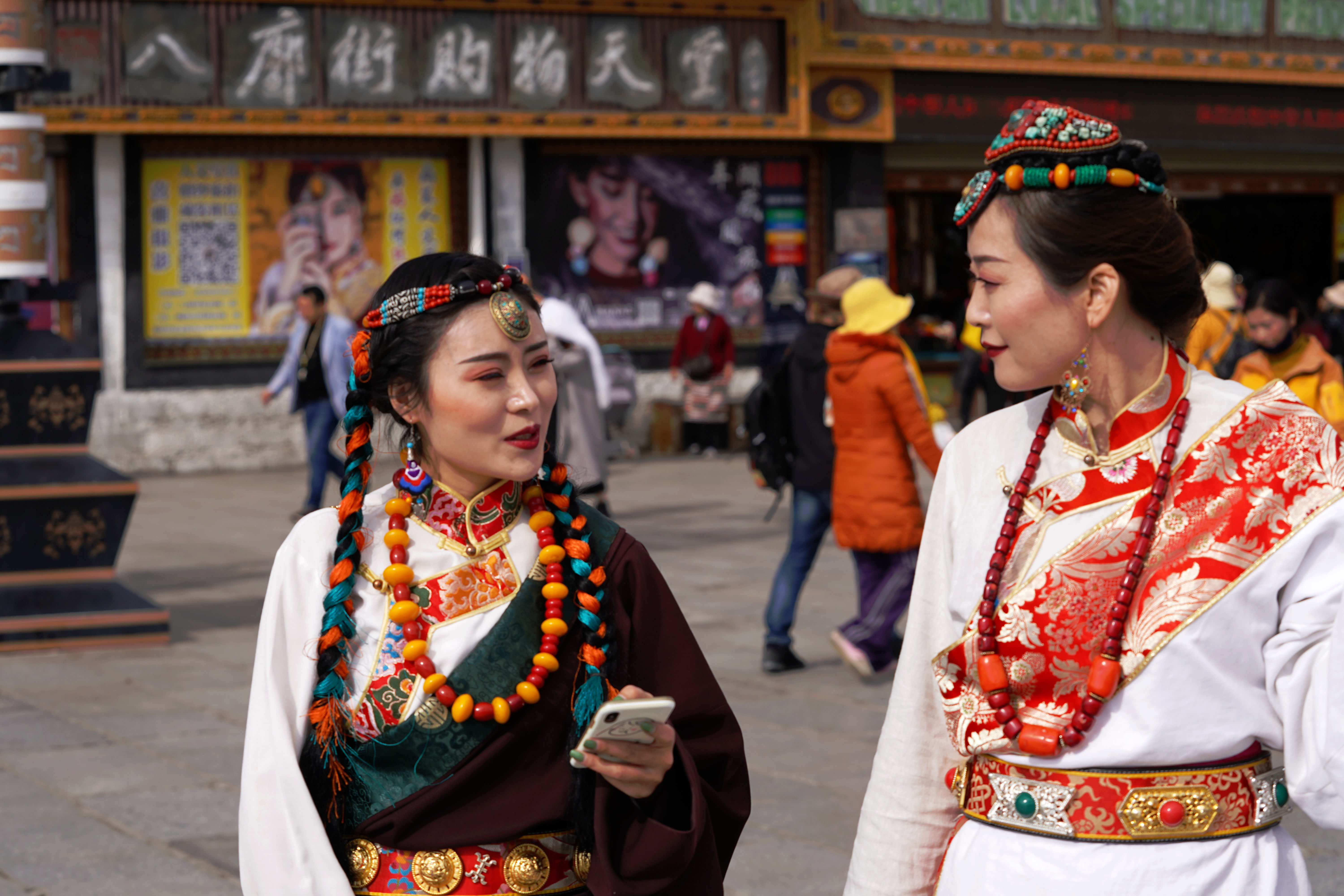 大昭寺|【80天单人单车环藏之旅】观览佛教圣地大昭寺，八廓街猎摄盛装美女