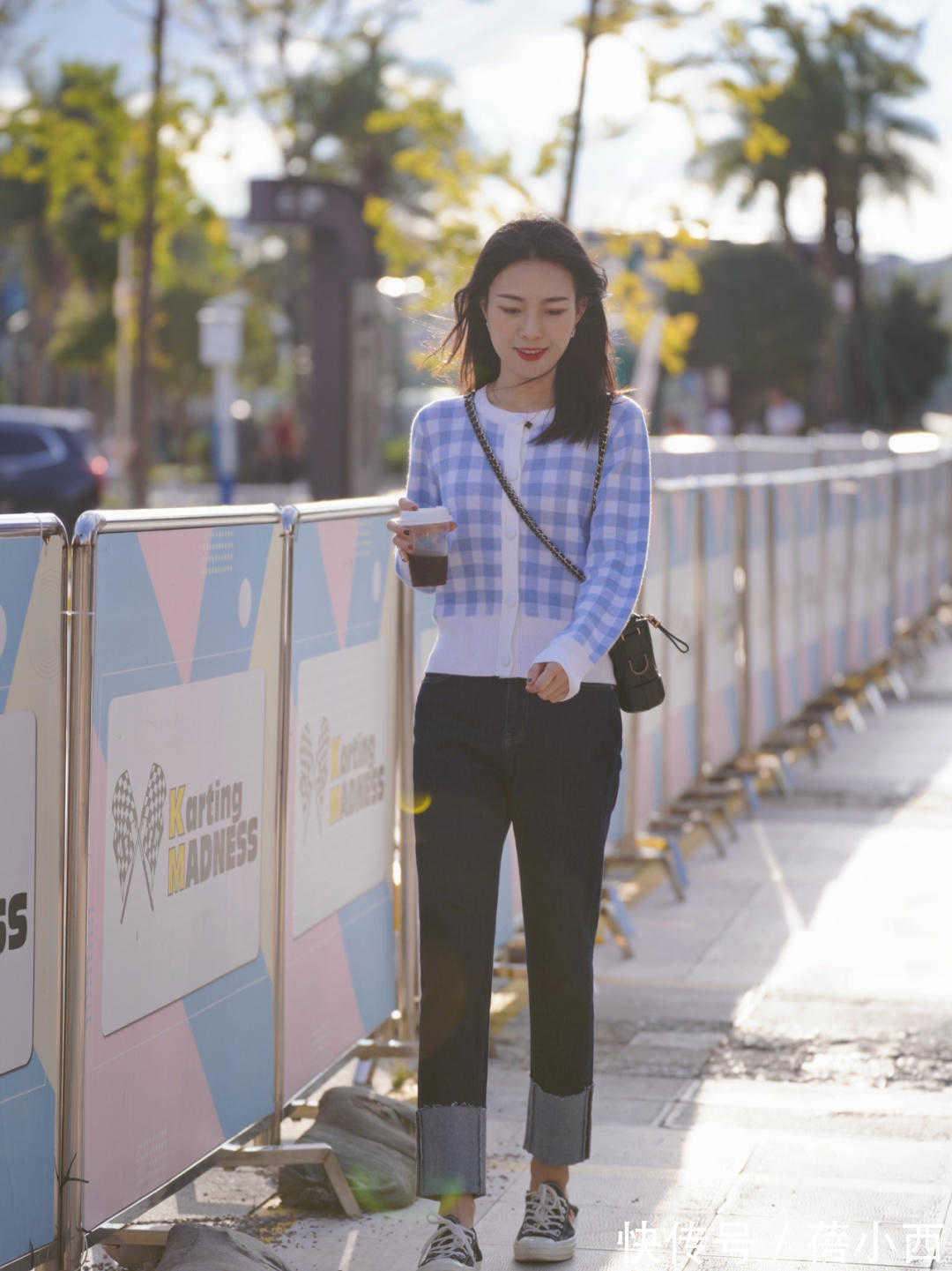 时髦|今秋“奶奶衫+牛仔裤”火了,洋气不说还显瘦,时髦精最爱!