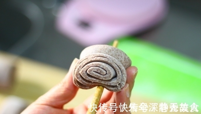 只需一根筷子,轻松做出层次分明,松软香甜的花卷,家人特爱吃