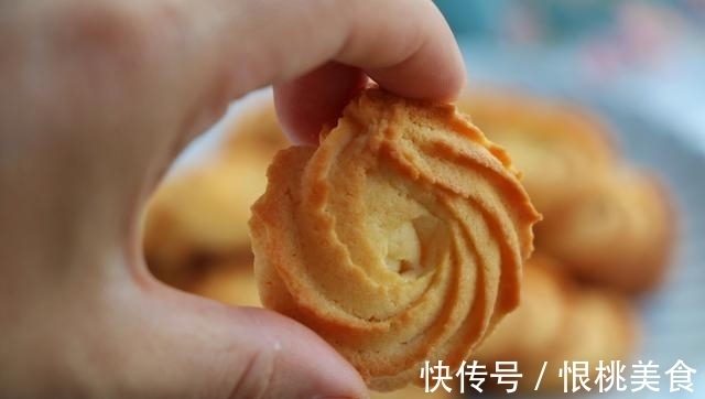 糖粉|简单几步，教你在家做曲奇饼干，又酥又脆比买的好吃，特别解馋