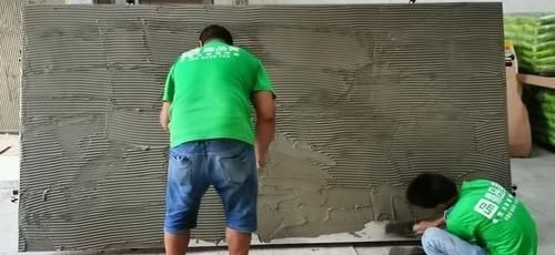 工人|贴瓷砖要注意哪些问题?学会之后再去监工,工人再也不敢偷工减料