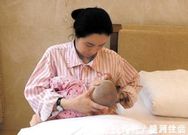 喝奶|宝宝吃母乳时,为什么一会儿就睡着,不久后又醒来?答案很暖心