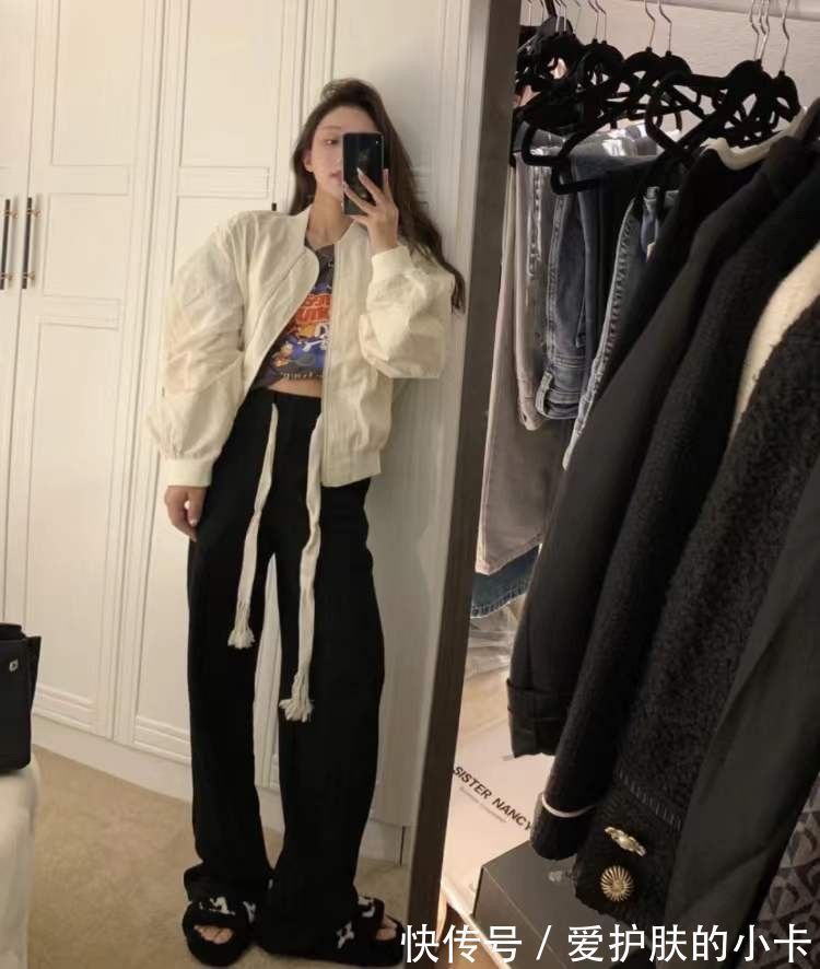 冬天过完了才发现,夹克还是这么穿更好看,时髦帅气还保暖