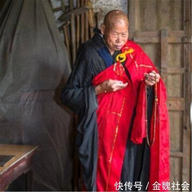 割肉|深山高僧63年不吃油盐,一佛衣穿了43年,曾割肉救母感动世人