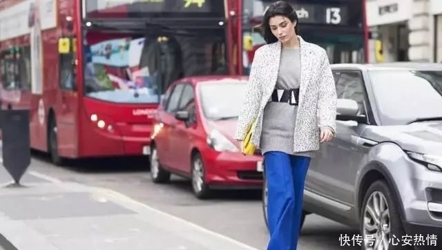 春天把这两种颜色穿在一起,你看起来又贵气又时髦,热巴都在穿