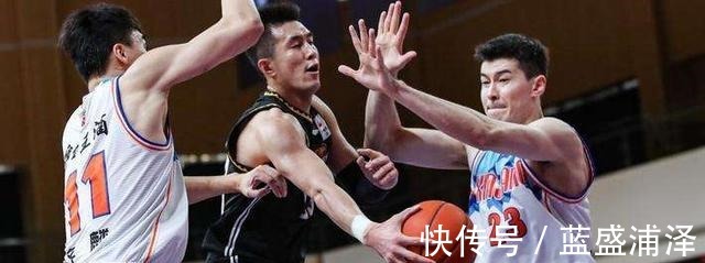 球员|辽宁队22分惨败,赛后杨鸣1举动激怒球迷,郭艾伦终究错付!