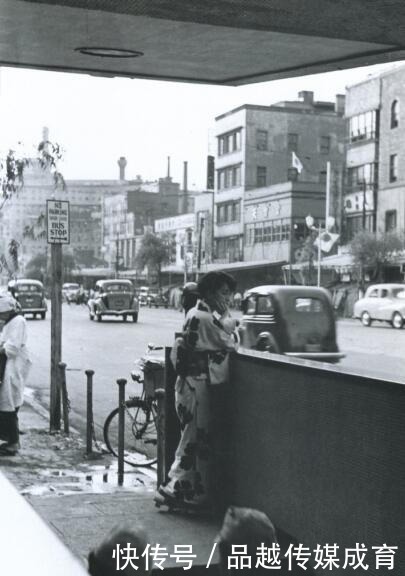 日本|老照片:洋人帅哥让日本泳装女很羞涩 全面侵华上层仍然歌舞升平