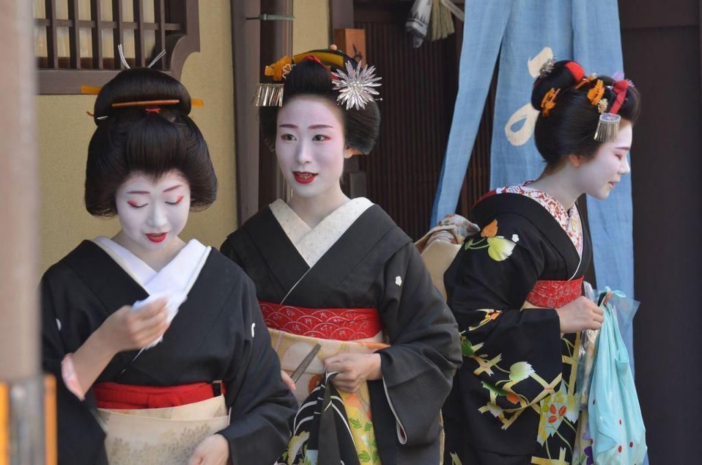 古代|牙齿染黑,眉毛剃掉,脸涂得煞白,为何古代日本女子流行扮丑妆容