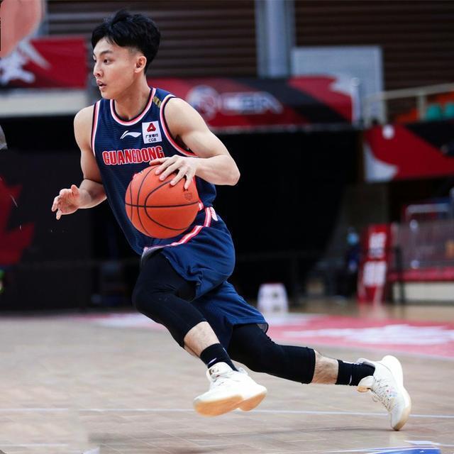 徐杰|输球也有收获,低调爆发徐杰30分成赢家,宏远一隐藏问题凸显