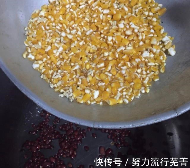 红豆粥|玉米碴红豆粥,香气浓郁,美味营养!