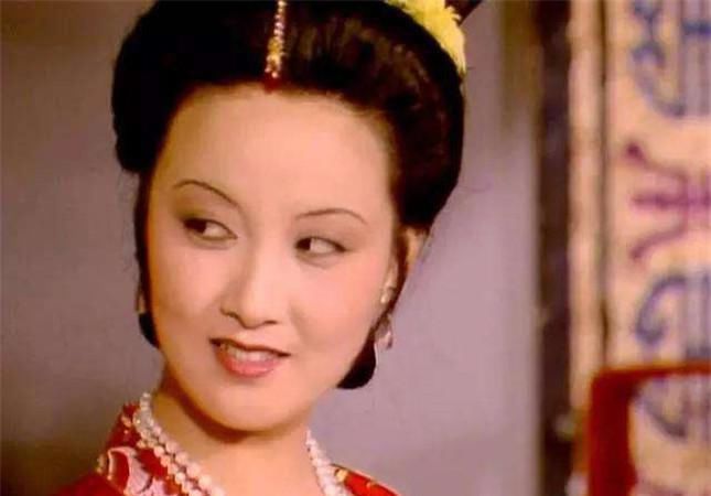  凤姐|红楼梦：难怪刘姥姥只念凤姐的恩，不念王夫人的恩，看凤姐说了啥