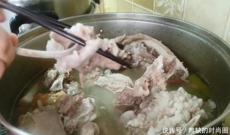  大厨|炖羊肉时，切记要放3种料，大厨放对了，羊肉不腥不膻又鲜香