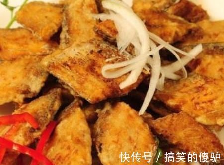 炸带鱼时，万万不能用错“粉”，否则带鱼不酥脆，还很腥