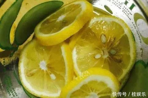 电热水壶用久了,烧水比塑料还毒教你1招,烧水比矿泉水还干净