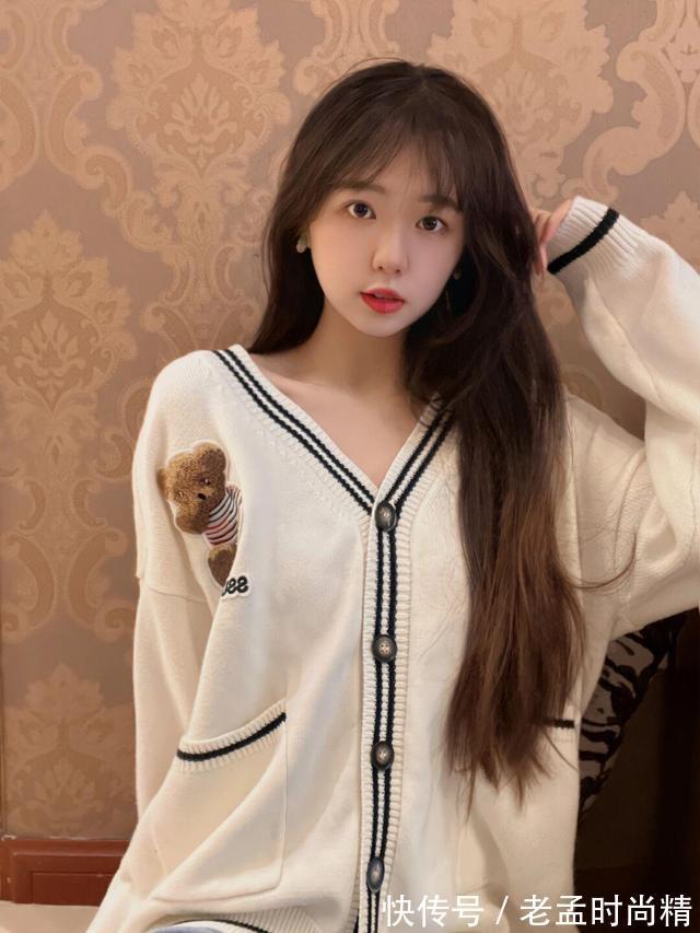 毛衣|穿针织衫毛衣的美女,清纯的样子真美,毛衣百搭又好看