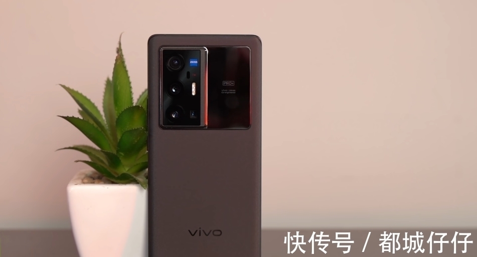oled|买手机不要抠抠搜搜,目前这4部手机最值得买,用三四年不是问题