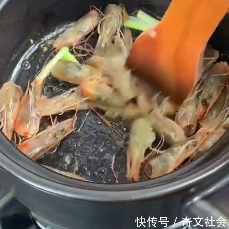 香菇|今天教大家如何做鲜菇虾仁粥，美味营养，做法简单