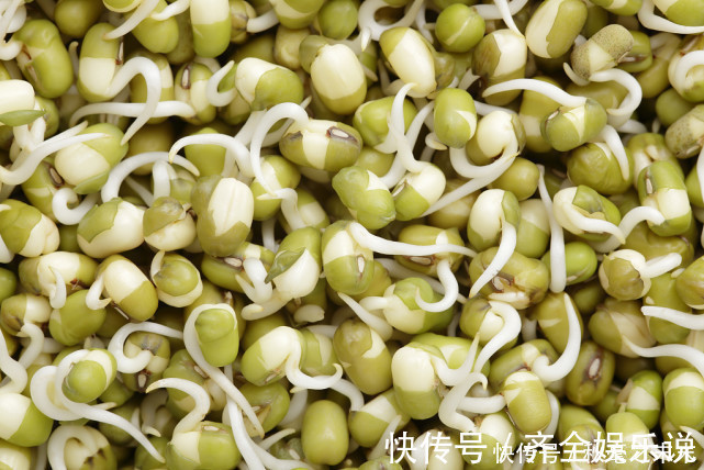 骨骼|每天喝牛奶可以补钙北大教授大错特错，真正补钙的是这3件事