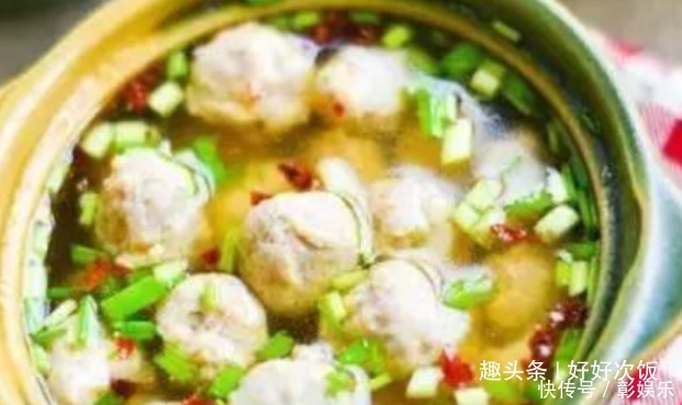 年夜饭菜谱:丸子蛋汤,梅菜扣肉,瘦肉番茄粉丝汤